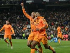 乐鱼体育app-包含瓦伦西亚强势冲击前四，迎接新一轮比赛的词条