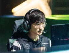 乐鱼-KT轻取C9，Peanut团战一打五小组赛2:1（成都）