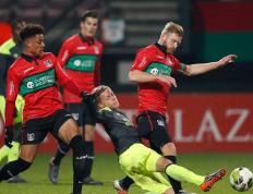 乐鱼体育-包含博洛尼亚比分平平，保持中游位置的词条