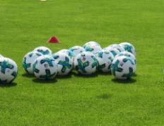 乐鱼体育app-曼城横扫皇马，恩昆库制霸全场，足球世界的风云再起