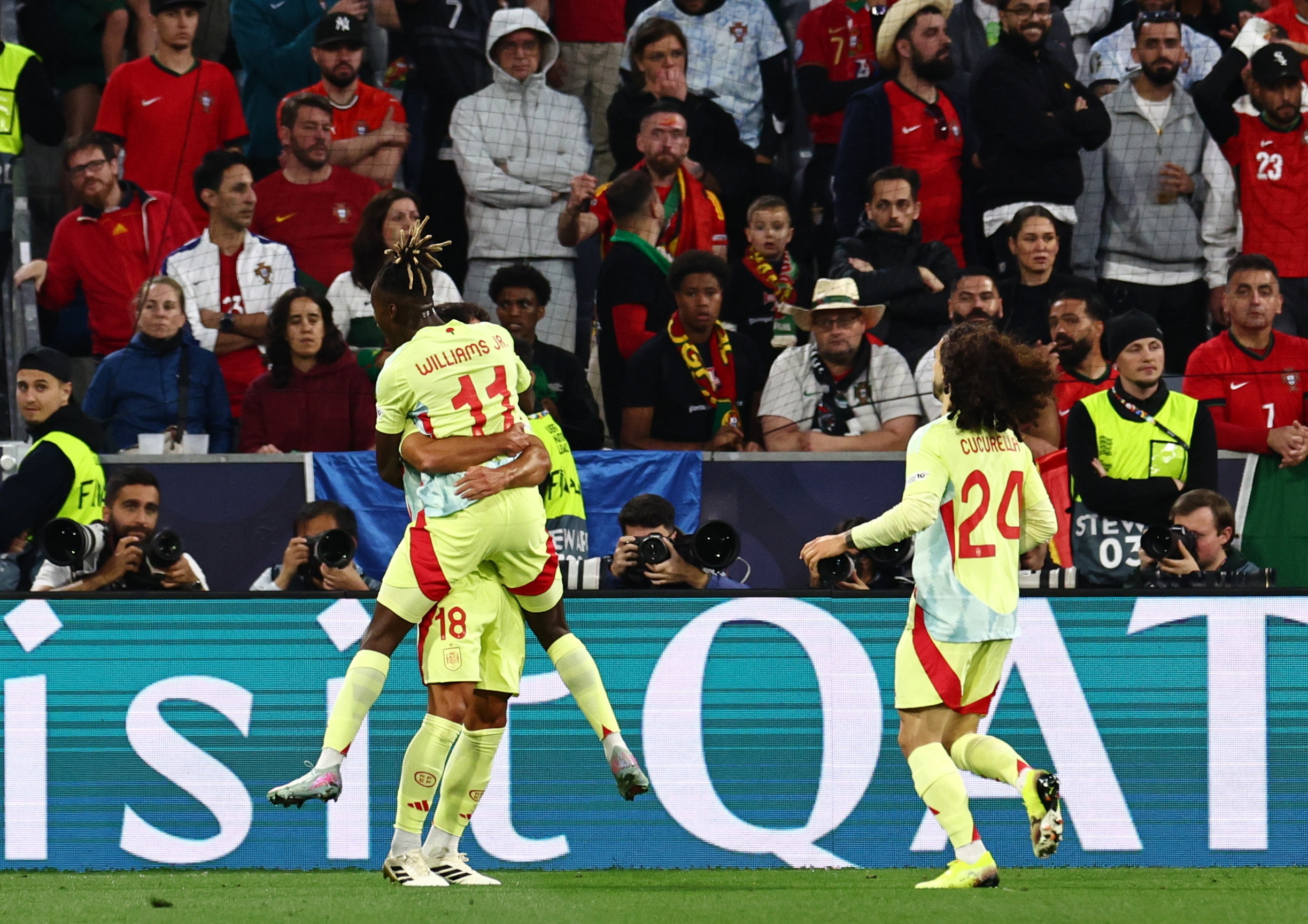 乐鱼官网-意大利国家队与葡萄牙队争夺胜利