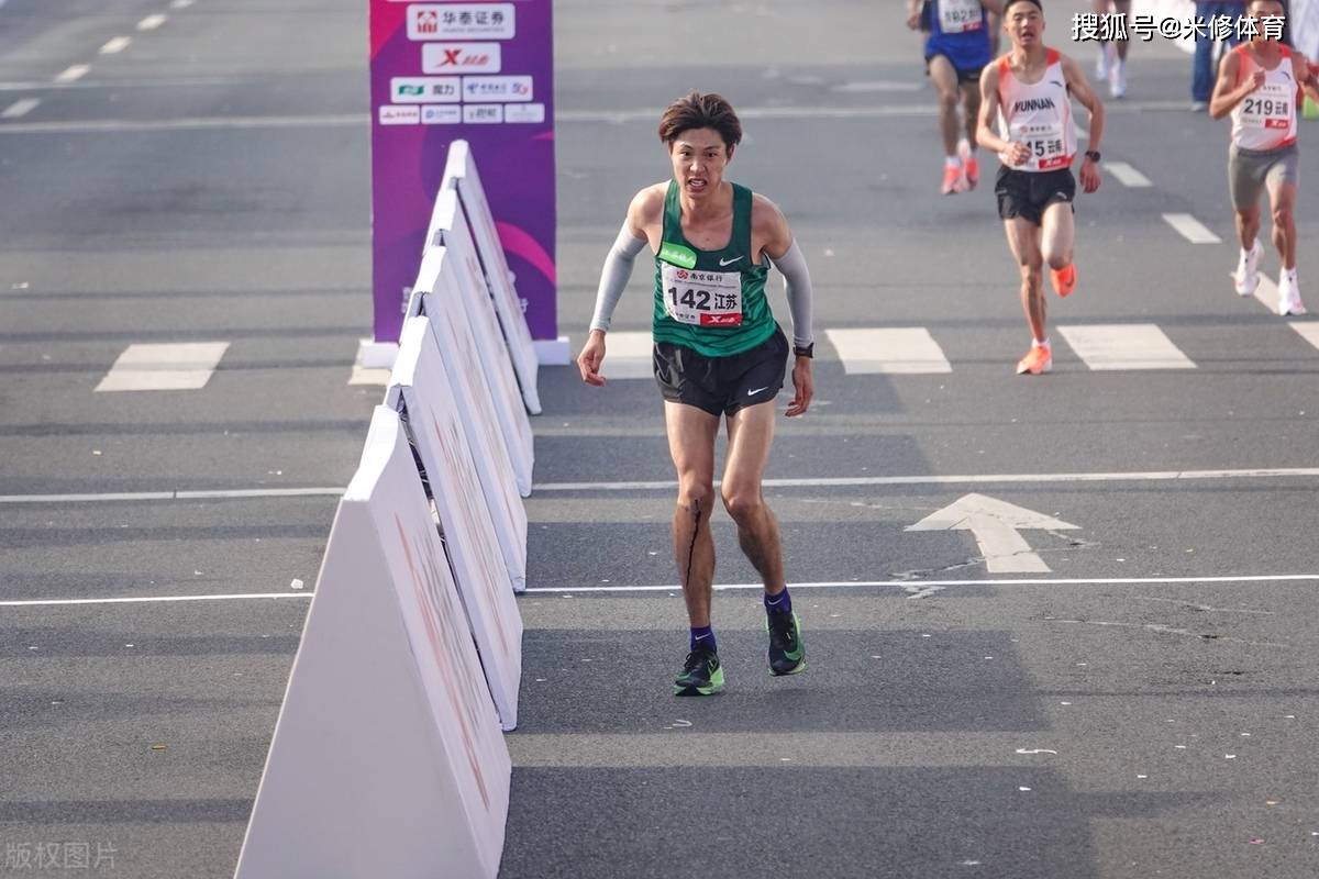 乐鱼-马拉松赛事中国家队战胜对手成功落败