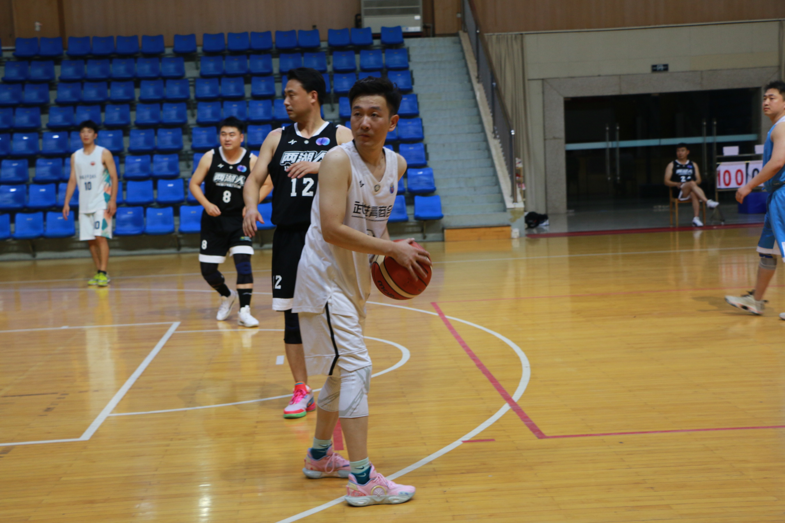 乐鱼体育-江苏队在比赛中展现出色的球技和团队精神