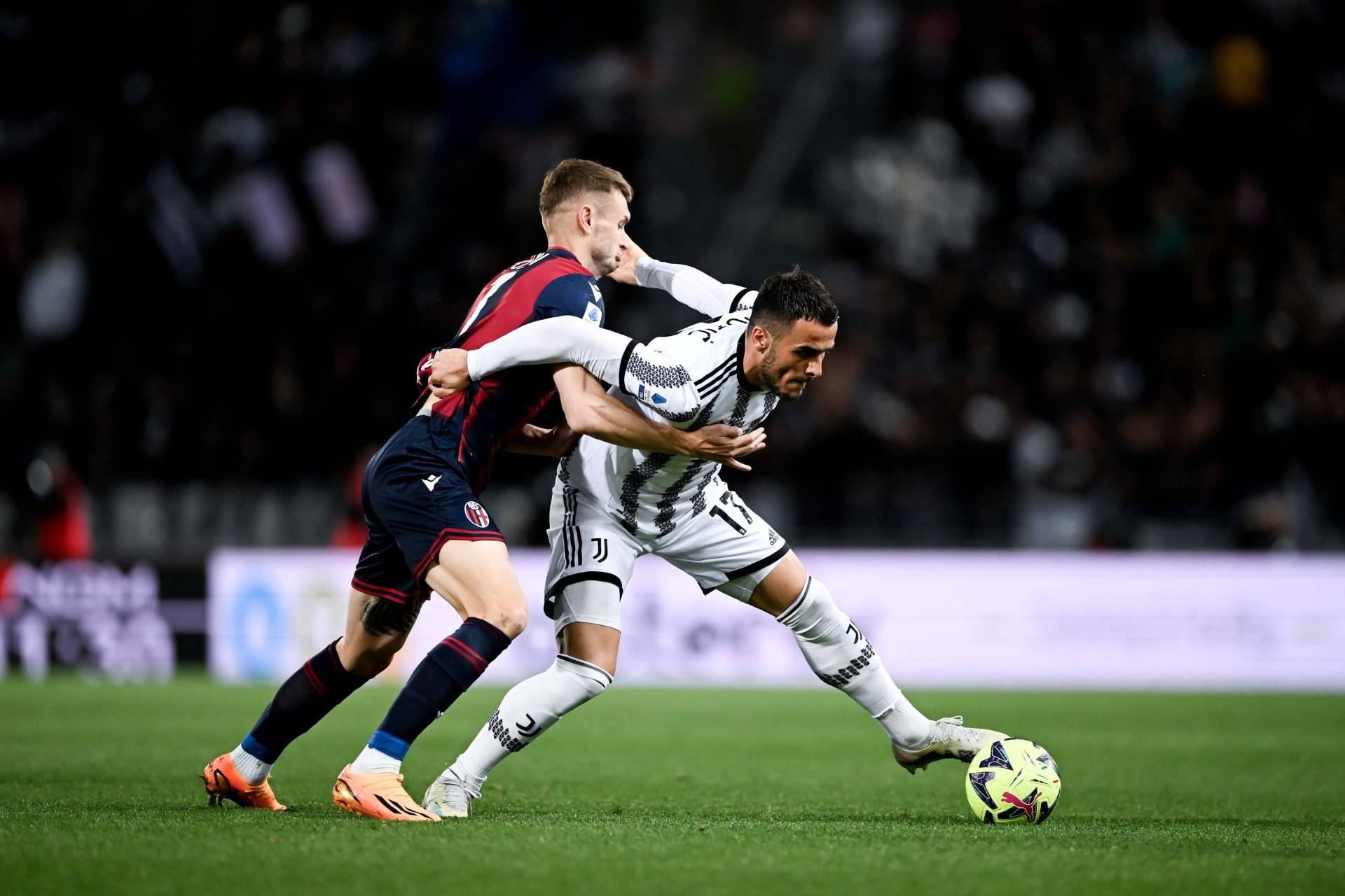 乐鱼体育-包含博洛尼亚比分平平，保持中游位置的词条